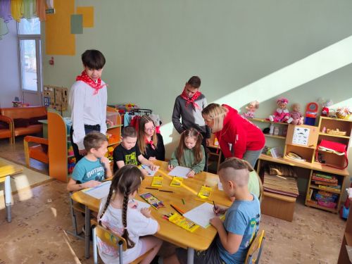 «Поделись своей мечтой»: участники «Движения Первых» Менделеевска провели акцию в детском саду