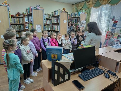 Воспитанники детского сада «Крепыш» посетили детскую библиотеку Менделеевска