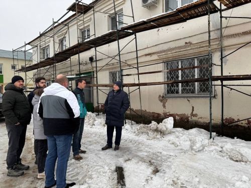 Глава Менделеевского района проверил ход строительно-ремонтных работ