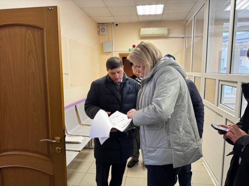 Глава Менделеевского района проверил ход строительно-ремонтных работ