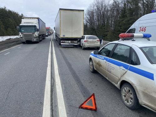 ДТП на трассе в Менделеевском районе: водитель Audi въехал в стоящую фуру