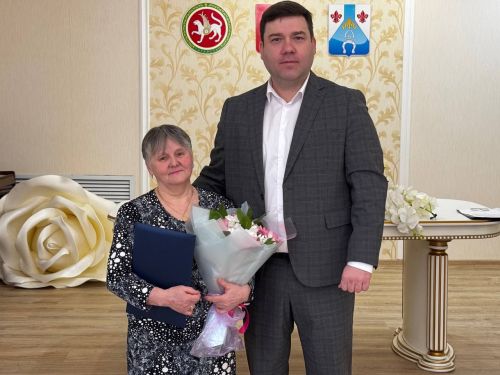 В Менделеевске чествовали героев повседневности: работники сферы услуг и ЖКХ приняли поздравления