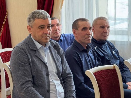 В Менделеевске чествовали героев повседневности: работники сферы услуг и ЖКХ приняли поздравления