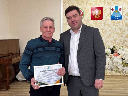 В Менделеевске чествовали героев повседневности: работники сферы услуг и ЖКХ приняли поздравления