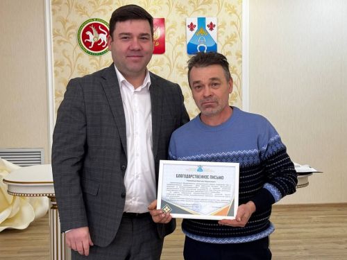 В Менделеевске чествовали героев повседневности: работники сферы услуг и ЖКХ приняли поздравления