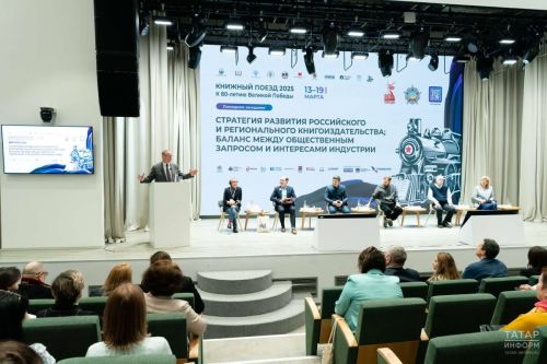 В Казани стартовал фестиваль «Книжный поезд» с участием известных писателей