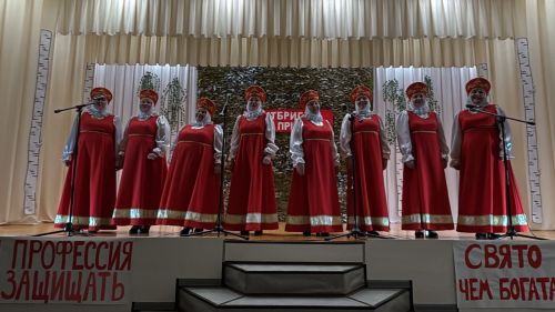 В Татарско-Челнинском СДК зрители окунулись в атмосферу фронтового концерта