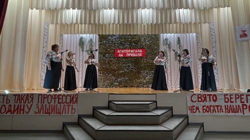 В Татарско-Челнинском СДК зрители окунулись в атмосферу фронтового концерта