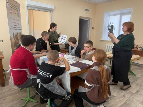 В социальном приюте «Камские зори» Менделеевска продолжается реализация проекта АНО «Время Побед» — Гончарная мастерская «Глиняная сказка»