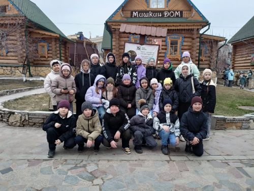 Юные менделеевцы окунулись в мир сказок: экскурсия в Казань и театр кукол «Экият»