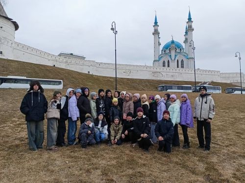 Юные менделеевцы окунулись в мир сказок: экскурсия в Казань и театр кукол «Экият»
