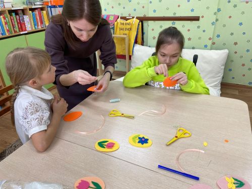 Пасхальные сувениры своими руками: центр социального обслуживания «Берег надежды» провел урок рукоделия
