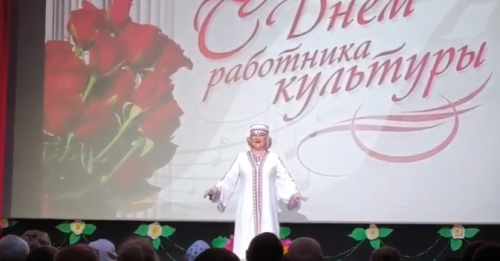 Коллектив Дворца культуры им. С. Гассара пригласили поздравить работников культуры Алнашевского района