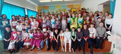 В Енабердинской школе прошел фестиваль культурного единства