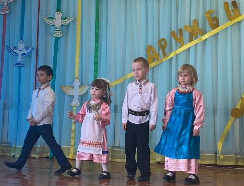 В Енабердинской школе прошел фестиваль культурного единства