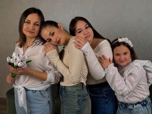 Редакция «Менделеевские новости» организовала весенний фотопроект для женщин города
