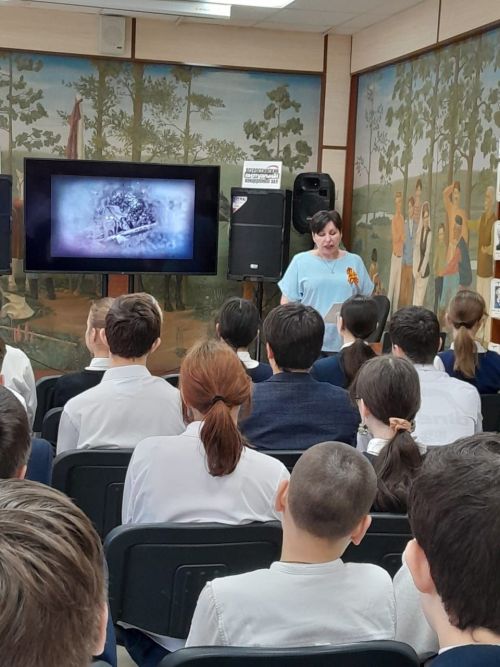 Герои Отечества — герои-земляки: лицеисты Менделеевска посетили тематический классный час в библиотеке