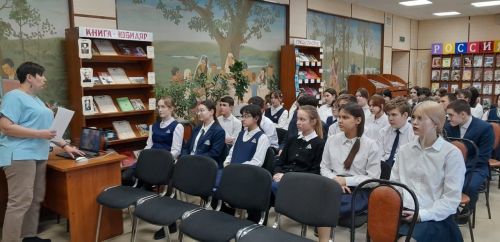 Герои Отечества — герои-земляки: лицеисты Менделеевска посетили тематический классный час в библиотеке