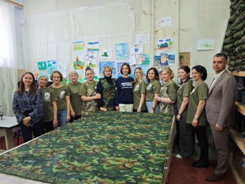 Альфия Когогина пообщалась с волонтёрами пункта гуманитарной помощи «Мы вместе»