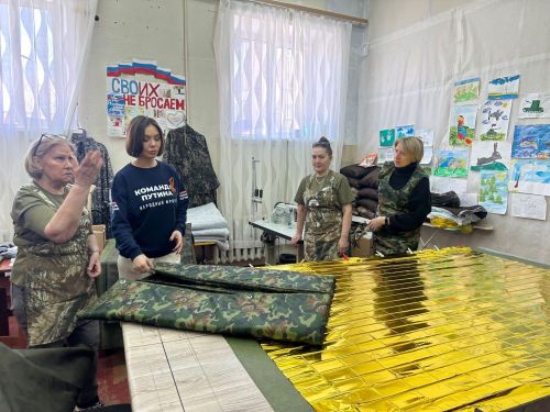 Альфия Когогина пообщалась с волонтёрами пункта гуманитарной помощи «Мы вместе»