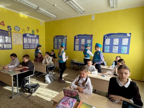 Юные инспекторы Абалачевской школы провели урок по правилам дорожной безопасности