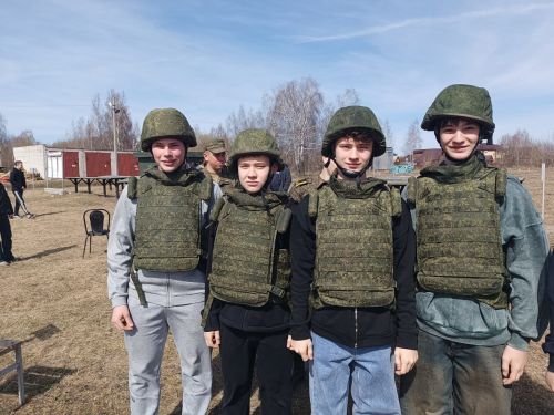 38 старшеклассников из Менделеевска испытали себя на полигоне танкового училища