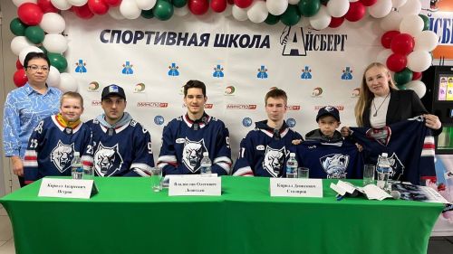 Сегодня в Менделеевске прошел мастер-класс по хоккею от ведущих игроков ХК «Нефтехимик»