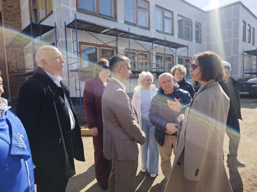 Альфия Когогина ознакомилась с ходом капитального ремонта детского сада в Менделеевске