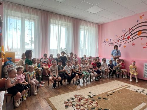 Спектакль о правилах дорожного движения показали в Менделеевске