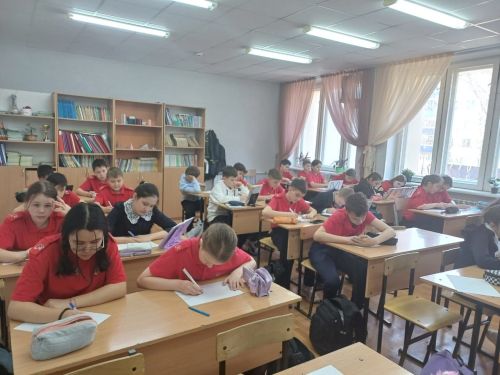 Юнармейцы Менделеевска побывали на экскурсии по Аллее Героев