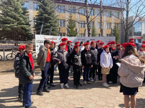 Юнармейцы Менделеевска побывали на экскурсии по Аллее Героев