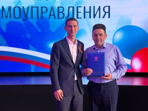 Лучшим сотрудникам местного самоуправления Менделеевского района вручили награды