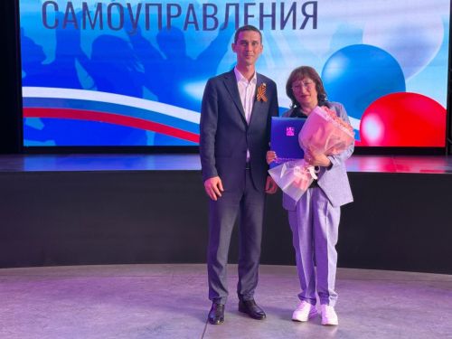 Лучшим сотрудникам местного самоуправления Менделеевского района вручили награды