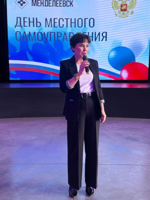 Лучшим сотрудникам местного самоуправления Менделеевского района вручили награды