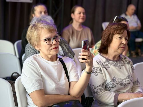 Зрители Менделеевска стали участниками спектакля перформативной практики «Книга перемен»