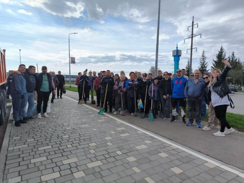 Более 50 сотрудников АО «Аммоний» приняли участие в субботнике в Менделеевске