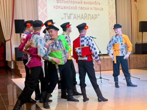 Ансамбль кряшен «Туганайлар» Менделеевска подарил зрителям яркую концертную программу