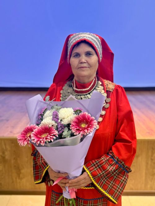 Ансамбль кряшен «Туганайлар» Менделеевска подарил зрителям яркую концертную программу