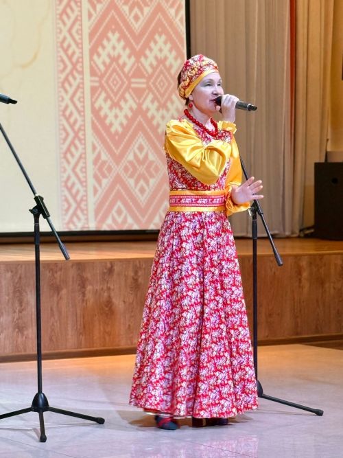 Ансамбль кряшен «Туганайлар» Менделеевска подарил зрителям яркую концертную программу