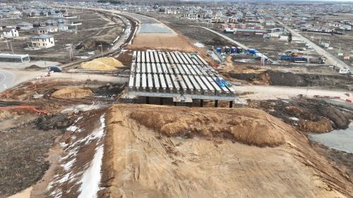 На трассе Р-239 под Казанью завершили монтаж балок двух путепроводов