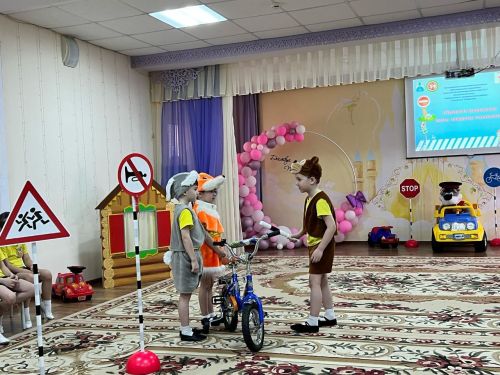 Маленькие активисты Движения первых соблюдают ПДД