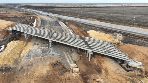 На трассе Р-239 под Казанью завершили монтаж балок двух путепроводов
