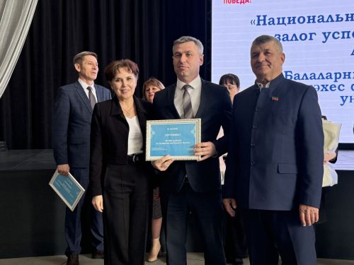 В Менделеевске молодёжь представила творческие национальные номера