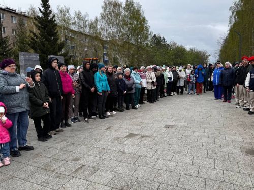 80 елей памяти: в Менделеевске прошла патриотическая акция «Ель герою»