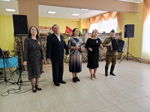 В Старо-Гришкинском СДК посвятили день патриотическому концерту