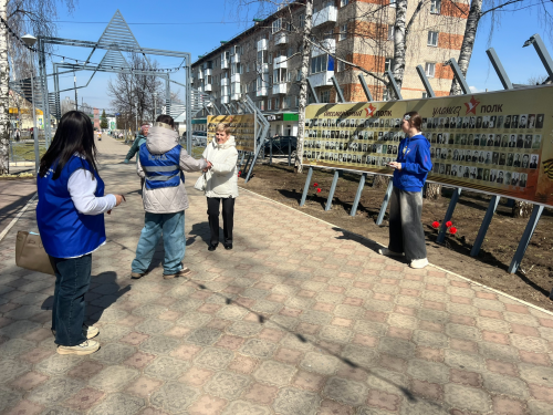Юные менделеевцы провели акцию «Победе - безопасные дороги»