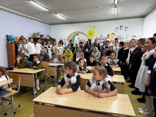 В Татчелнинской школе Менделеевского района открылась парта Героя