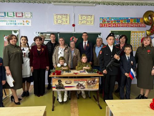 В Татчелнинской школе Менделеевского района открылась парта Героя