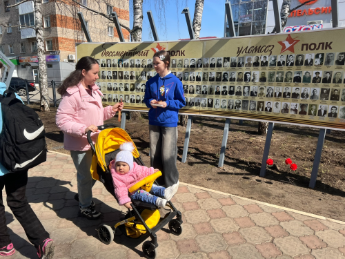 Юные менделеевцы провели акцию «Победе - безопасные дороги»