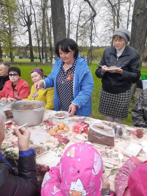 Новый Кокшан почтил память героев: День Победы отметили концертом и солдатской кашей